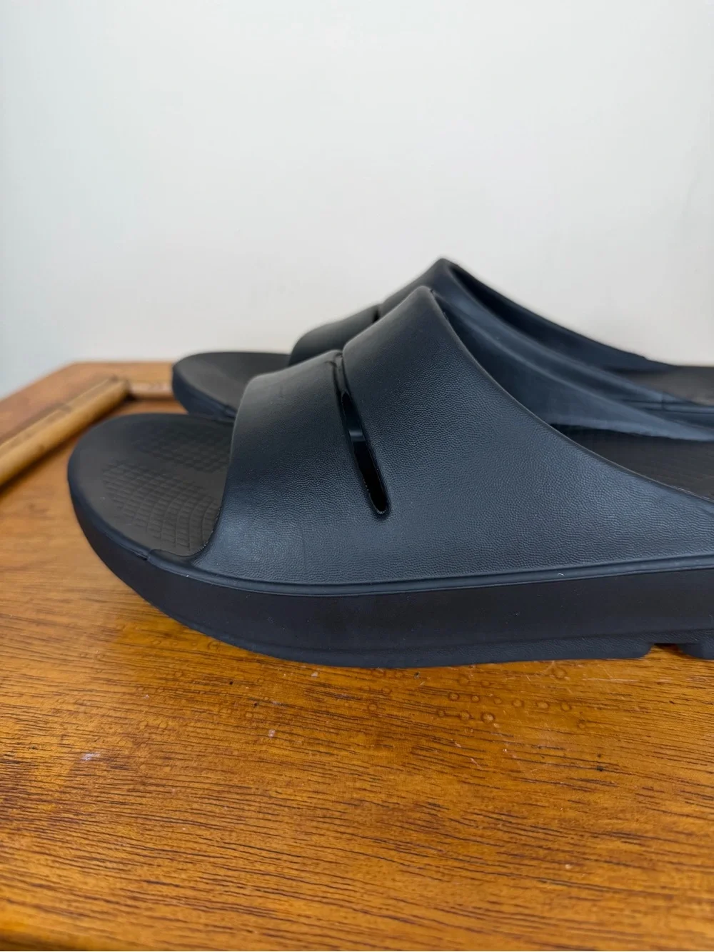 OOFOS OOahh Men’s Recovery Slide Sandals Black Size 10